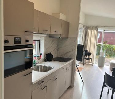 Sint Maartensvlotbrug Chalet De Esquí | Vakantiehuisje Zeegeluk vlakbij de kust
