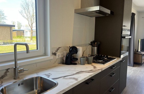 Scherpenisse Chalet De Esquí | Vakantiepark de Zeeuwse Parel - Parkzicht