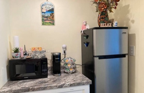 Westside Apartamento | Val's Sanctuary, private unit, in-law suite.