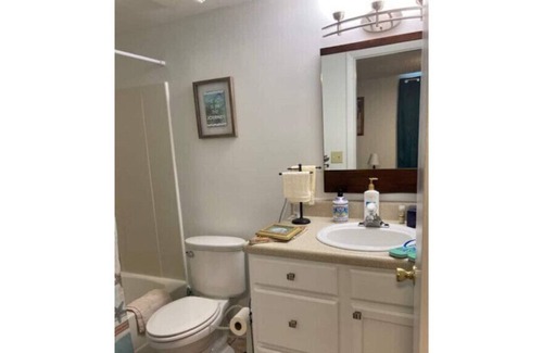 Westside Apartamento | Val's Sanctuary, private unit, in-law suite.