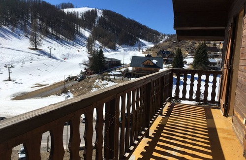 Peone Apartamento | Valberg duplex, 6-8 persons, balcony overlooks pistes.