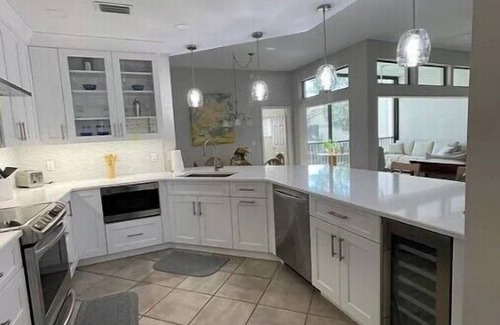Pelican Bay Condominio | VALENCIA at PELICAN BAY! Still available for Summer and Fall of 2025.