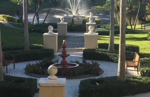 Pelican Bay Condominio | VALENCIA at PELICAN BAY! Still available for Summer and Fall of 2025.