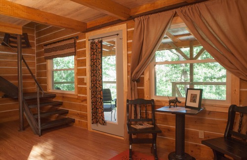 Eureka Springs Cabina | Cabina de valeriana en Lake Lucerne Resort and Ranch Treehouse-Vibe Lakeview