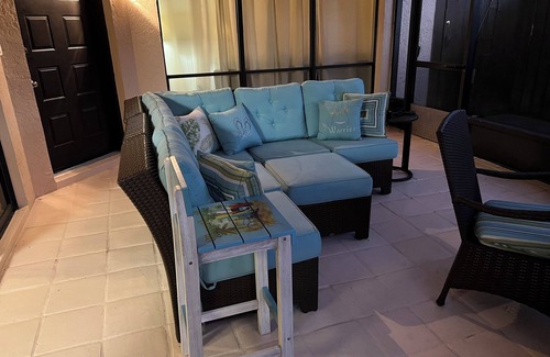 Villas Casa | Valerie’s Villa - free WiFi - 3 tv’s - 15 mins to beach - 30 second walk to pool