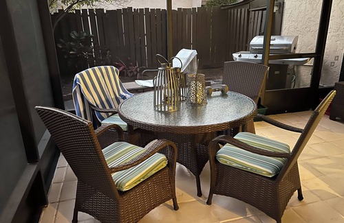 Villas Casa | Valerie’s Villa - free WiFi - 3 tv’s - 15 mins to beach - 30 second walk to pool