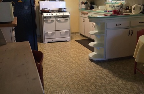Eldridge Casa | Valley Of The Moon Vintage Guest Cottage - ASK ABOUT WINTER DISCOUNTS