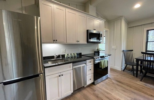 Cuyahoga Falls Cabina | Valley Overlook, Peninsula, Ohio - Luxury Cabin adjoins National Park