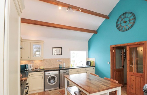 Easington Cabaña | VALLEY VIEW, pet friendly, character holiday cottage in Staithes