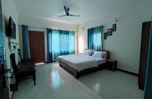 Naina Range Hotel | Valley View Inn