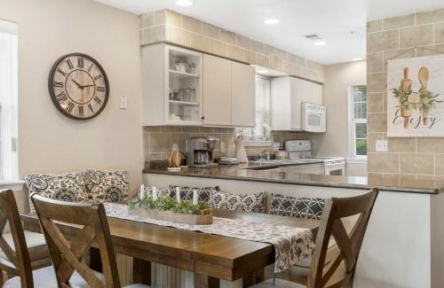 Branson Casa | Valley View Treehouse - Holiday Hills Branson - Golf Resort & Outdoor Pools
