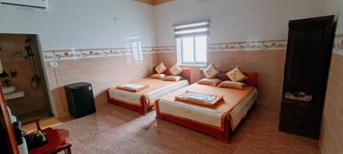 Kon Plong Hotel | Van tan