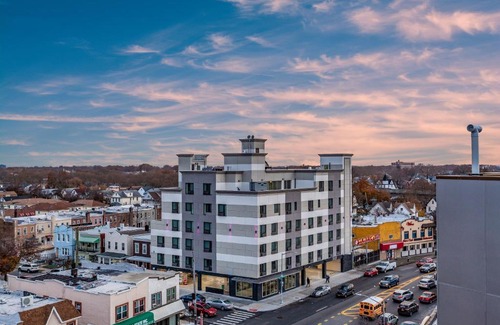 Queens Hotel | Van Wyck Hotel & Suites near JFK Airport