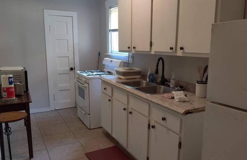 New Pathways Apartamento | Vance 1 Cozy 1 Bed Apartment