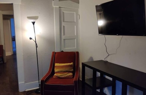 New Pathways Apartamento | Vance 1 Cozy 1 Bed Apartment
