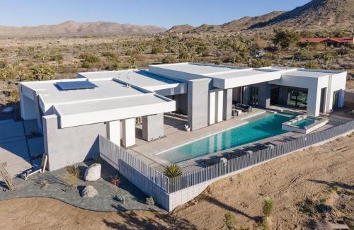 Yucca Valley Casa | Vanguard by Fieldtrip 5 Bd Private Luxury with Infinity Pool Game Room
