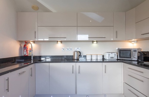 Dartmouth Cabaña | Vantage Point, Hillfield Village