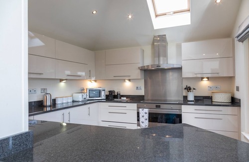 Dartmouth Cabaña | Vantage Point, Hillfield Village