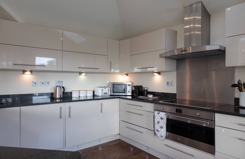 Dartmouth Cabaña | Vantage Point, Hillfield Village