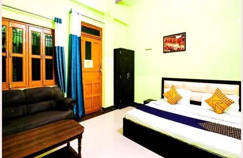 Varanasi Hotel | VARANASI HOTEL H R GUEST HOUSE Near Kasi Visawanath Temple & Ganga Ghat - #Free Wi-Fi #Room service #Parking #Fully Air conditioning #Premium Room In Varanasi