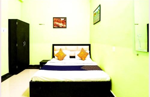 Varanasi Hotel | VARANASI HOTEL H R GUEST HOUSE Near Kasi Visawanath Temple & Ganga Ghat - #Free Wi-Fi #Room service #Parking #Fully Air conditioning #Premium Room In Varanasi