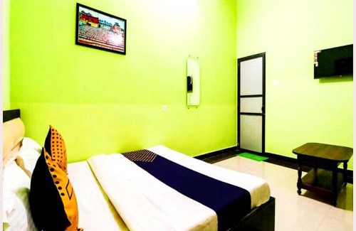 Varanasi Hotel | VARANASI HOTEL H R GUEST HOUSE Near Kasi Visawanath Temple & Ganga Ghat - #Free Wi-Fi #Room service #Parking #Fully Air conditioning #Premium Room In Varanasi