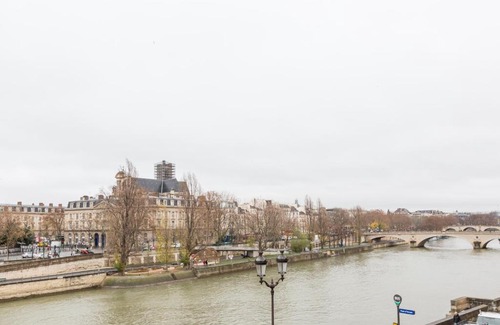 Les Iles Apartamento | Veeve - Quai aux Fleurs Apartment