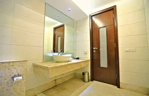 Delhi Hotel | Venizia Sarovar Portico Delhi