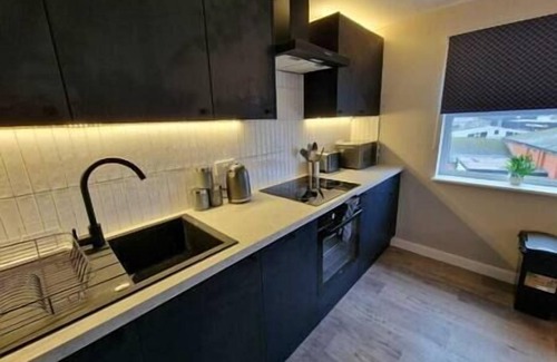 Plasnewydd Apartamento | Vere Room 5 - Double Room - Shared Bathroom Near City Centre