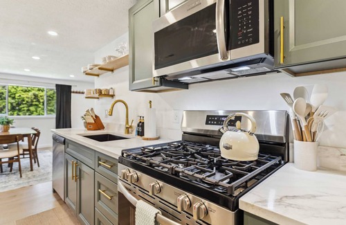 Vermilion Casa | Vermilion Getaway - Hot Tub Game Room Patio