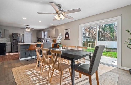 Vermilion Apartamento | Vermilion Retreat w/ Game Room, Hot Tub & Across from Community Pool