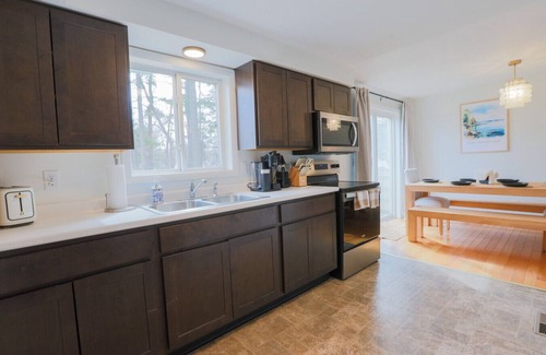 Malletts Bay Casa | Vermont Lake Days Await | Boat, Bike, Unwind