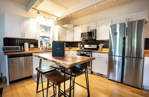 Hinesburg Casa | Vermont Lakehouse Retreat