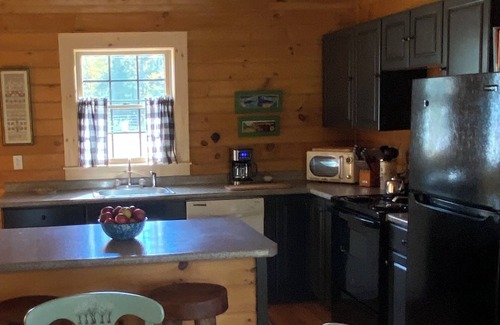 Andover Cabina | Vermont's Cozy Autumn Cabin at Trail End Ranch!