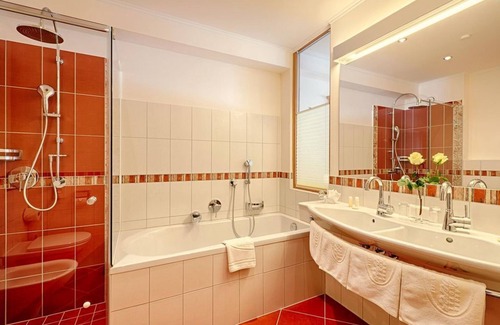 Bad Kleinkirchheim Casa | Verwöhn-suite 50-60 m² / Zirbe - Thermenwelt Hotel Pulverer