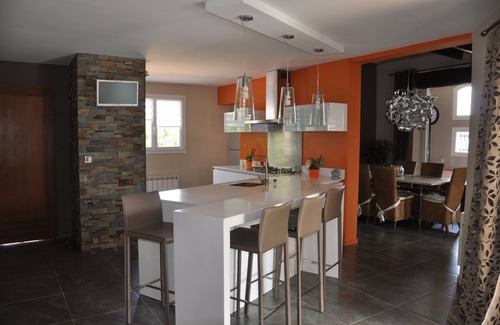 Sommieres Villa | Muy hermosa Villa suspensión permanente con piscina y sauna.