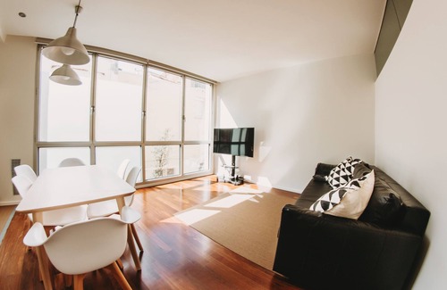 Sabadell Apartamento | Apartamento muy luminoso en pleno centro de Sabadell, a 3 min de Ferrocarriles.