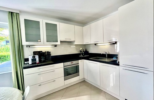 Vantacici Apartamento | Casa de vacaciones grande y moderna en el 2-Fam.Casa con jardin! 2 min de la playa
