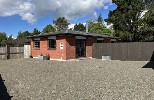 Turangi Casa | Very modern, new, clean, 3 Bedroom home 2 bathroom