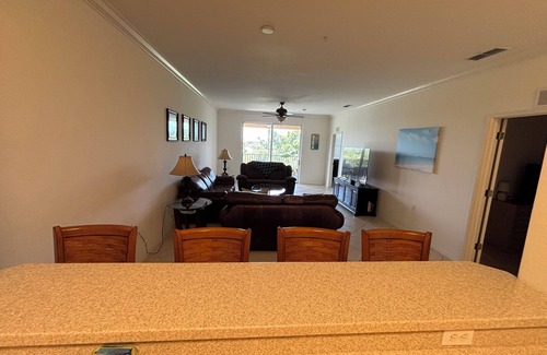 Biggar Condominio | Marca de Lujo Nueva 1500 + Cuadrado pie Riverwalk Condo 2/2 todos los muebles nuevos