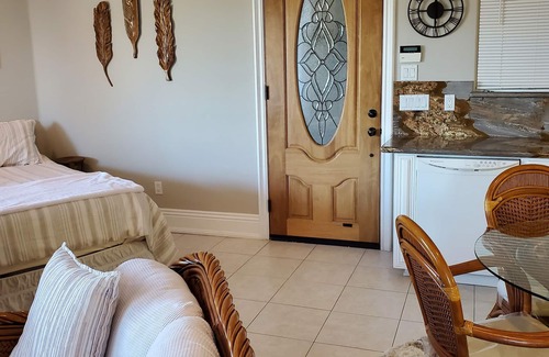 East Canyon Casa | Very Private Detached Guest House with Amazing Views & Garage.