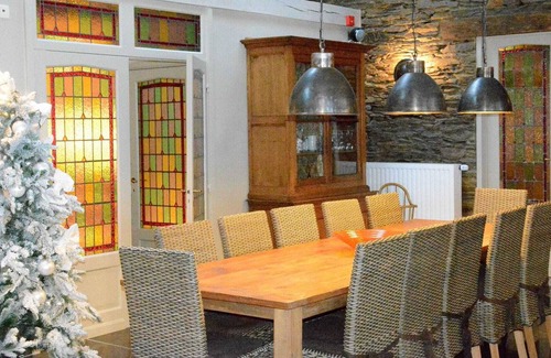 Gembes Casa | Espaciosa casa de vacaciones con terraza en Bièvre