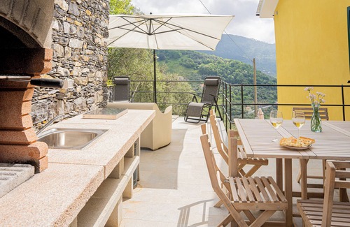 Moneglia Apartamento | VESPA 50'SPECIAL APTM Amazing Nature, 10' to the beach +PVT Park in City Centre