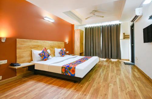 New Friends Colony Hotel | Via La Serene NFC