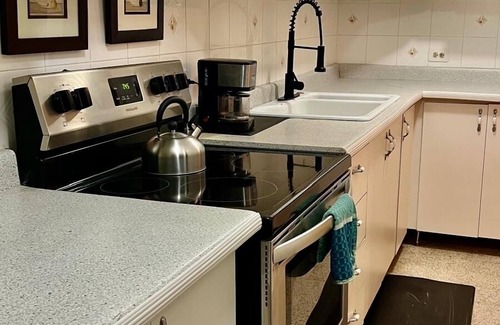 Sabana Llana Sur Casa | Vibrant 3-bedroom house in San Juan mins to Beaches, Airport & Mall