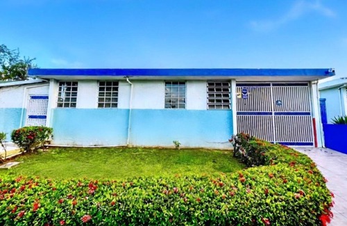 Sabana Llana Sur Casa | Vibrant 3-bedroom house in San Juan mins to Beaches, Airport & Mall