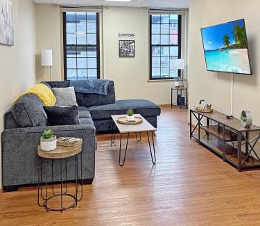 Historic Downtown La Crosse Apartamento | Vibrant 3BR in Heart of Downtown La Crosse