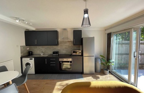 Bromley South Casa | Vibrant 4 Bed House + Garden Mile End