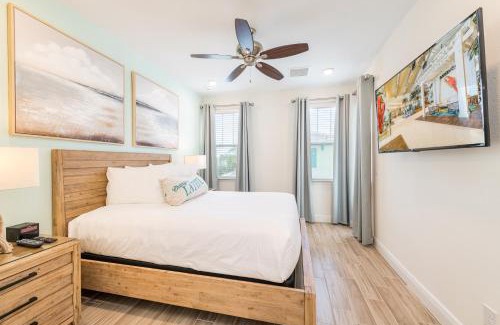 West Kissimmee Casa | Vibrant Cottage Near Disney With Margaritaville Resort & Island H20 Waterpark Access- 3000Sp