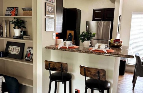 Westchase Apartamento | Vibrant & Peaceful 1BDR Attached Garage